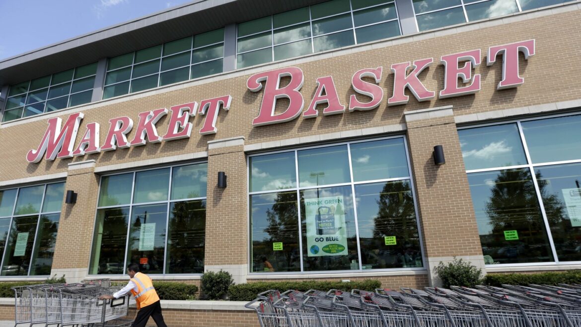 Market Basket CEO is put on leave in new spat at supermarket chain : NPR