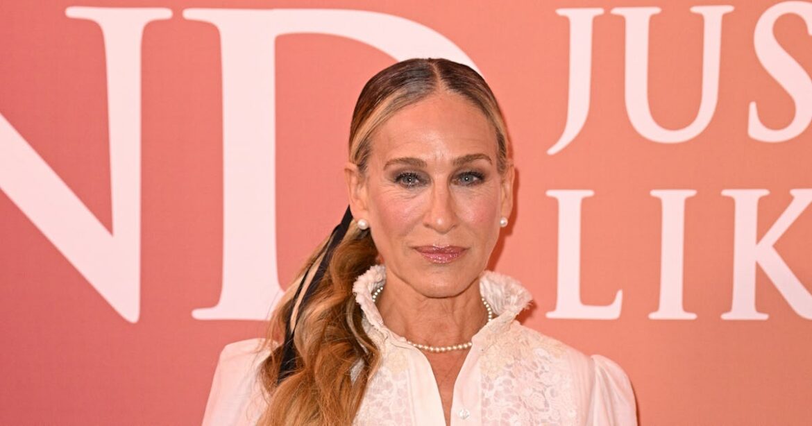 Sarah Jessica Parker Brings a Piece of Carrie Bradshaw to the 'AJLT' Paris Premiere