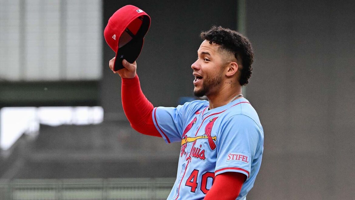 Cardinals' Willson Contreras slams Brewers player after collision