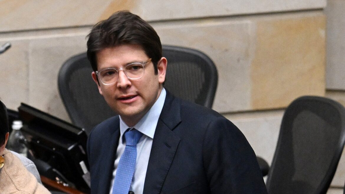 Colombian presidential candidate Miguel Uribe shot during campaign event