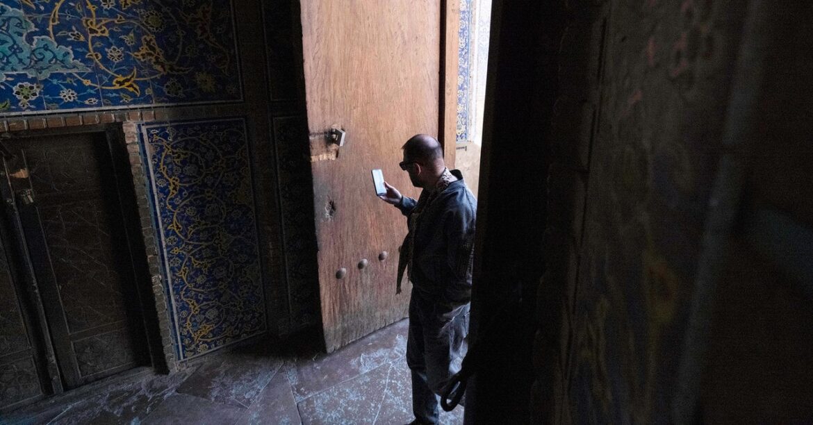 Iran’s Internet Blackout Adds New Dangers for Civilians Amid Israeli Bombings