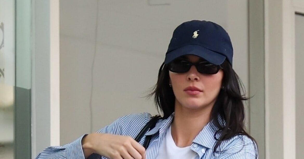 Kendall Jenner's Thong Sandals & Jeans Are the Perfect Low-Key Dinner Look