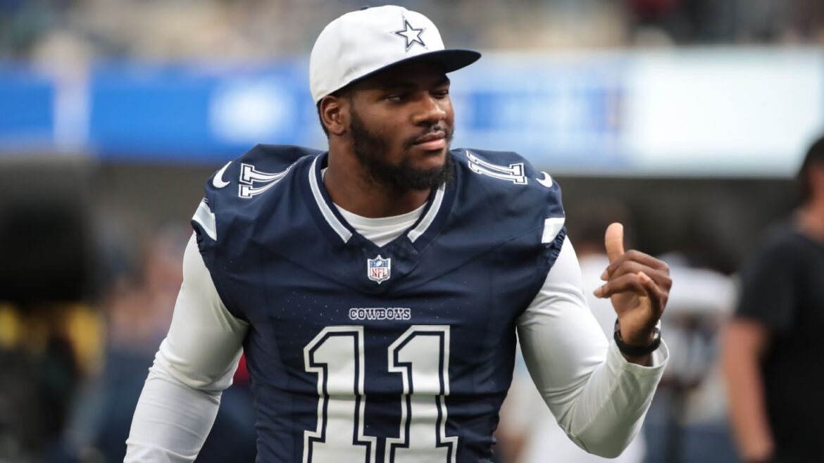 Cowboys' Micah Parsons reports to camp amid unsettled contract